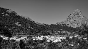 grazalema-charmant-village-de-montagne-larriere-pays-de-cadix-espagne