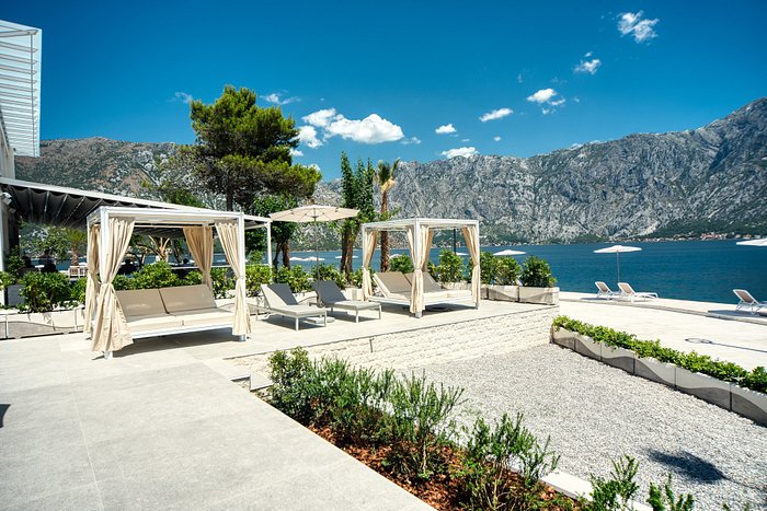 blue-kotor-bay-premium