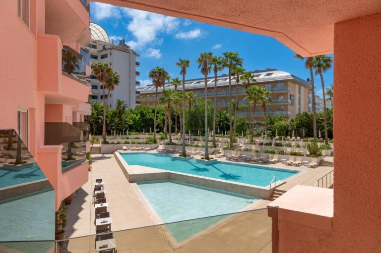 Hotel-Aqua-Hotel-The-Breeze