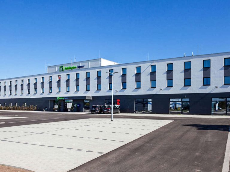 HOLIDAY-INN