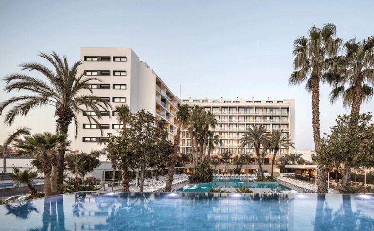 Hotel-Aqua-Hotel-Silhouette-Spa