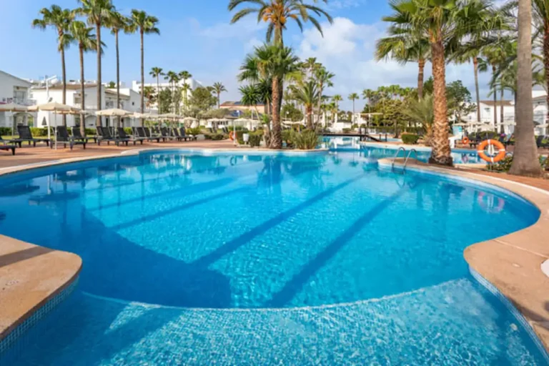 Hotel-Adult-Only-Garden-Saladina